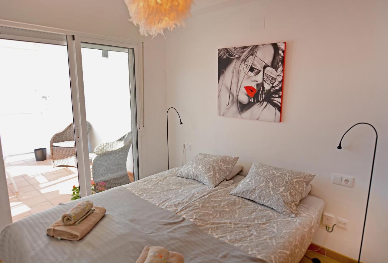 Rooftop Apartment With Three Terraces อาลิกันเต ภายนอก รูปภาพ