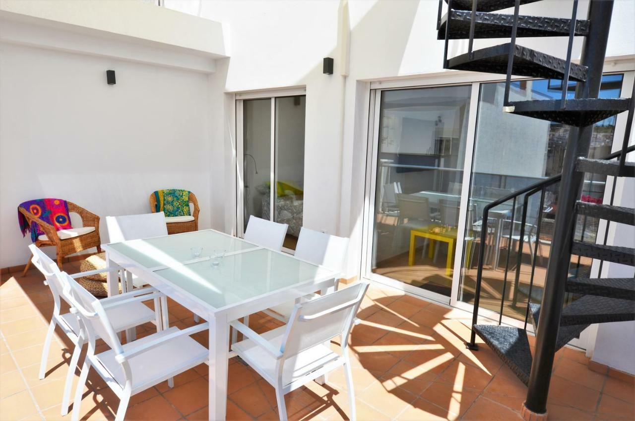 Rooftop Apartment With Three Terraces อาลิกันเต ภายนอก รูปภาพ